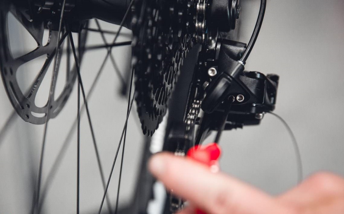 Comment ajuster ton dérailleur arrière? (Shimano et&nbsp;Sram)
