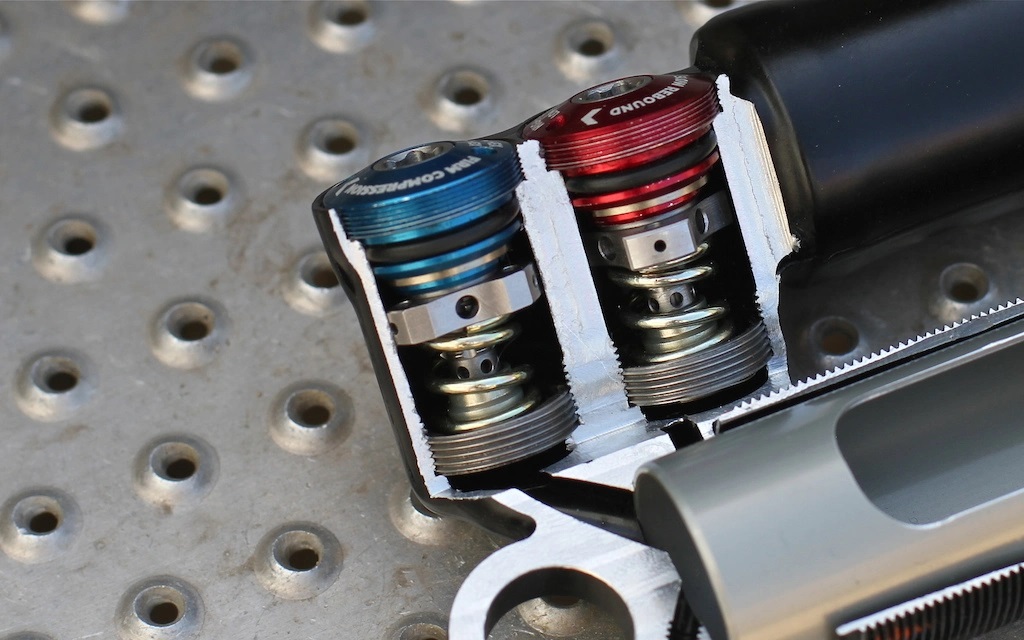 Comment les amortisseurs (damper) fonctionnent sur ton vélo de&nbsp;montagne?